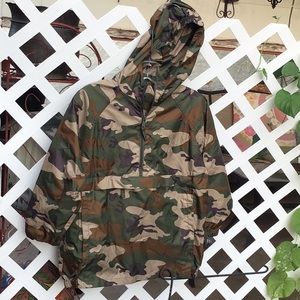 THE CHILDRENS PLACE CAMOUFLAGE WINDBREAKER